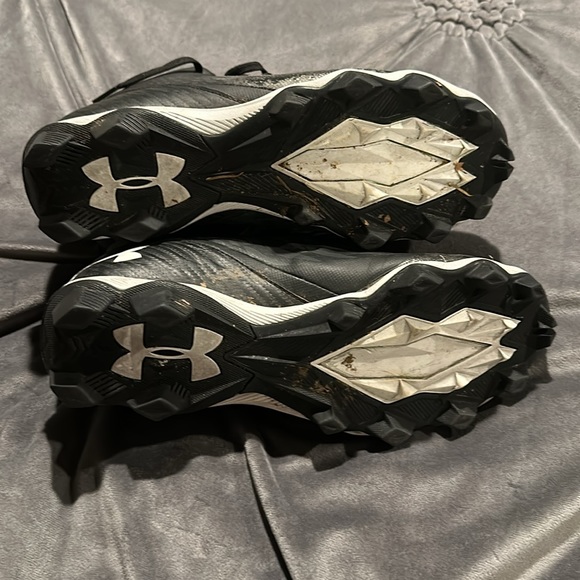 Football cleats - Picture 2 of 3